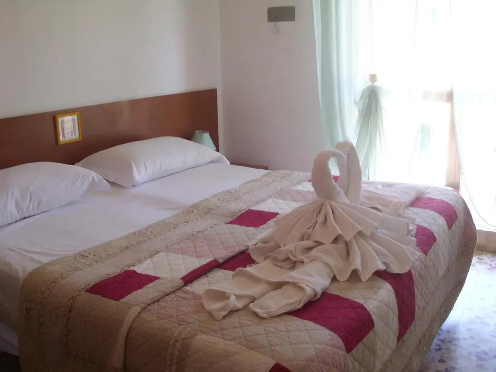 Hotel Caribe Viareggio 3*,